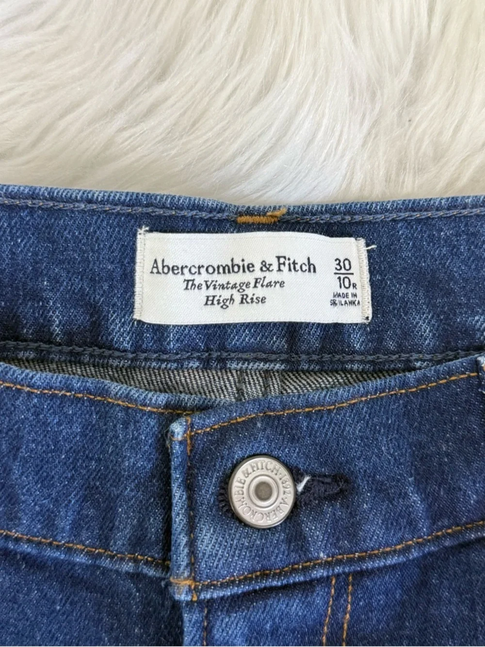 Abercrombie & Fitch Vintage Flare Jeans High Rise 10R Dark Wash 30x32